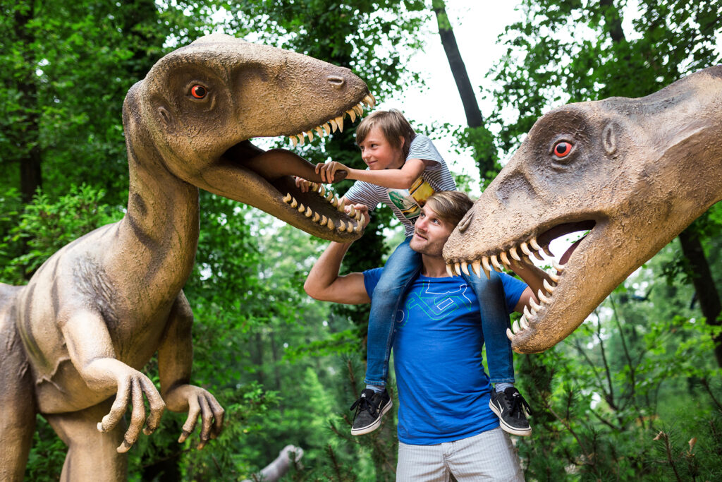 Familie im Saurierpark Kleinwelka