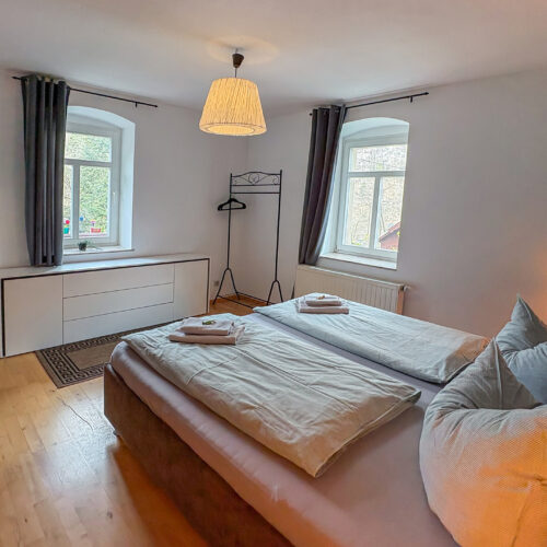 Schlafzimmer mit Doppelbett - Wohnung Bad Schandau